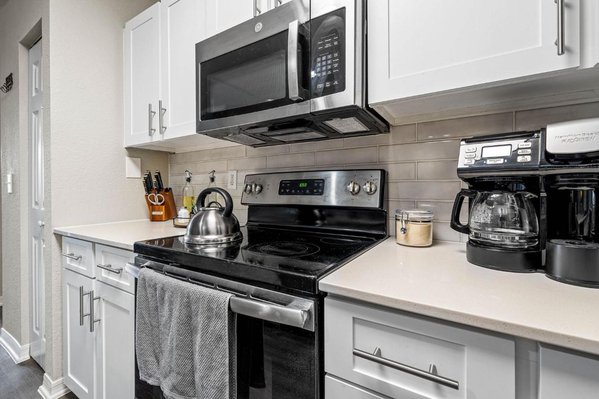 Apartment Chic 3br2ba- Minutes To Airport & Westchase #4 Tampa