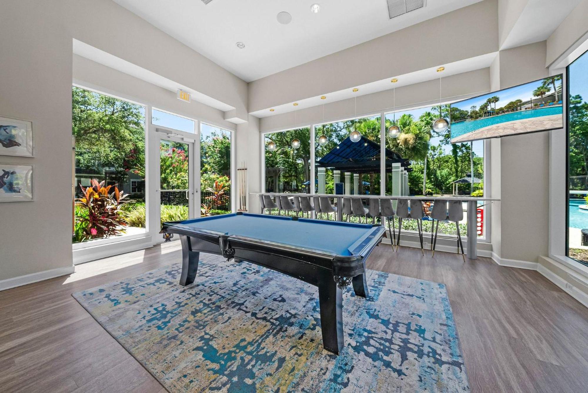 Chic 3br2ba- Minutes To Airport & Westchase #4 *