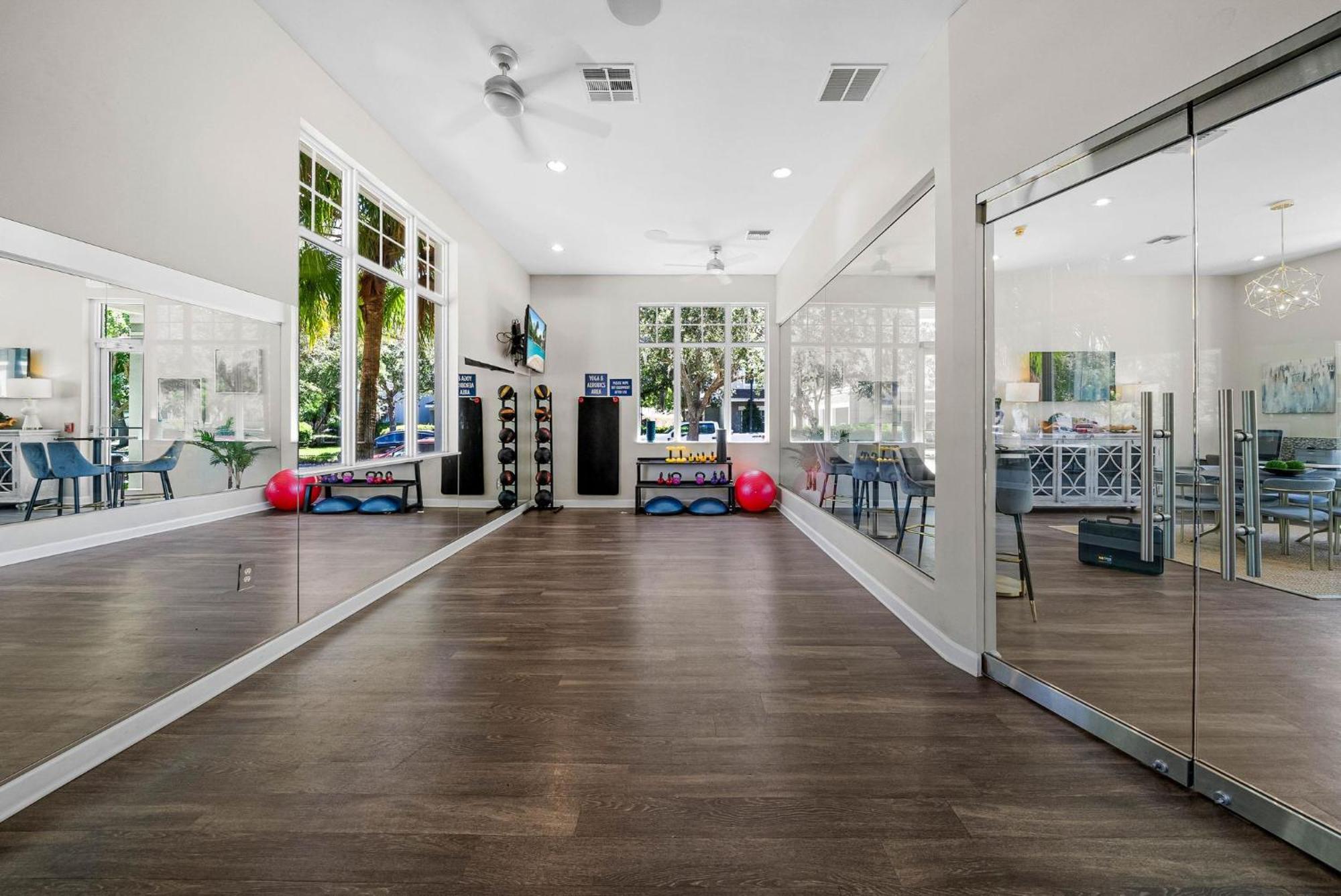 Apartment Chic 3br2ba- Minutes To Airport & Westchase #4 Tampa