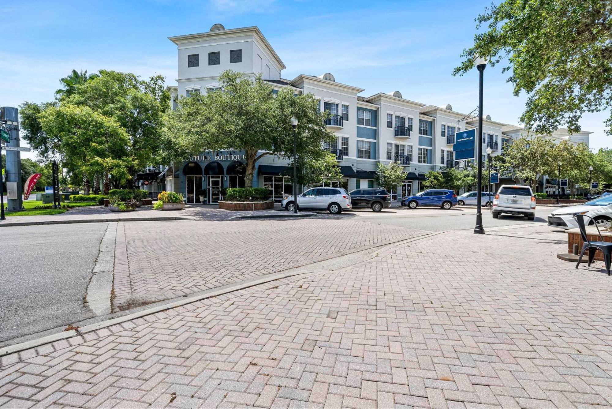 Chic 3br2ba- Minutes To Airport & Westchase #4