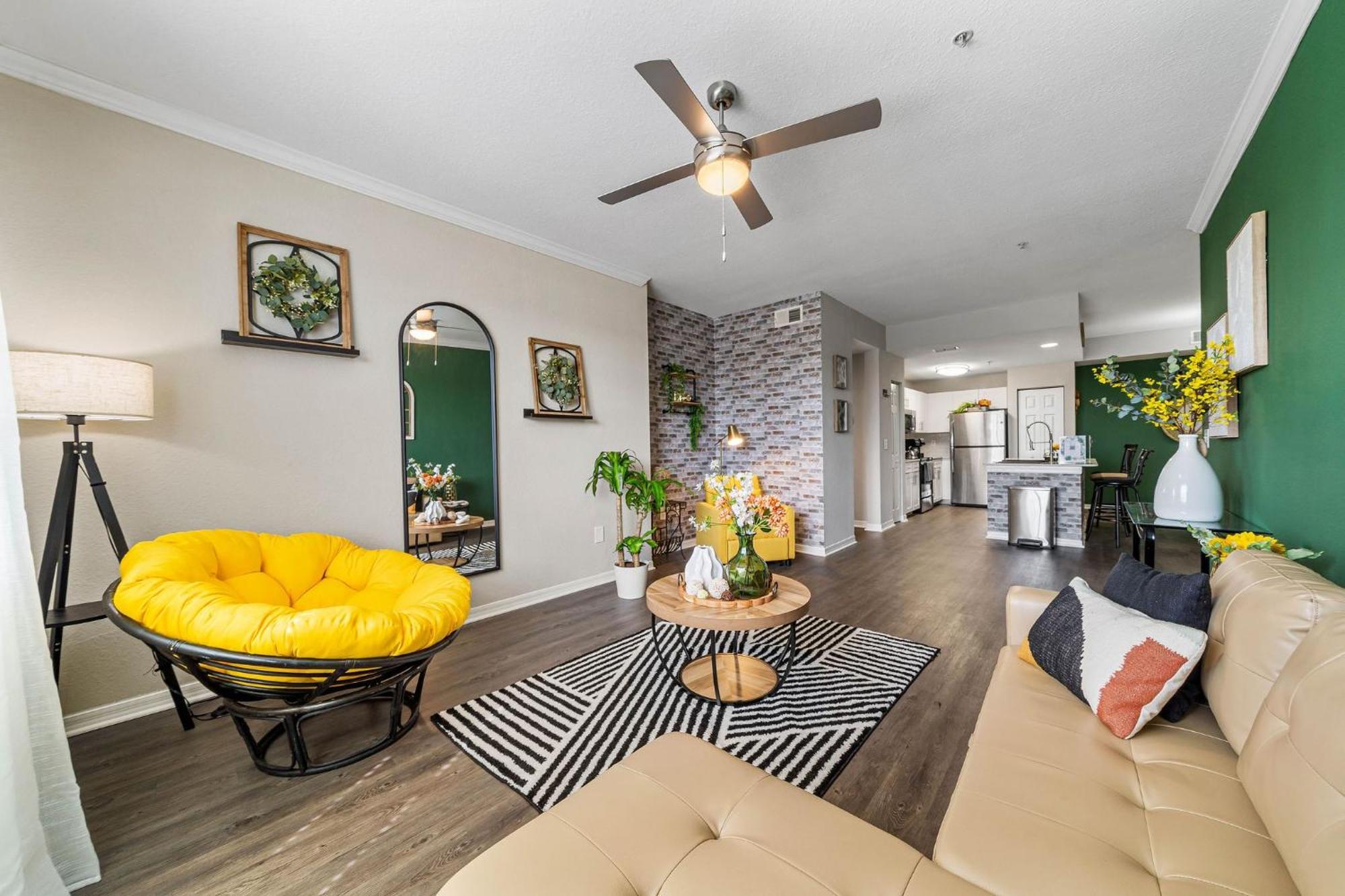 Apartment Chic 3br2ba- Minutes To Airport & Westchase #4