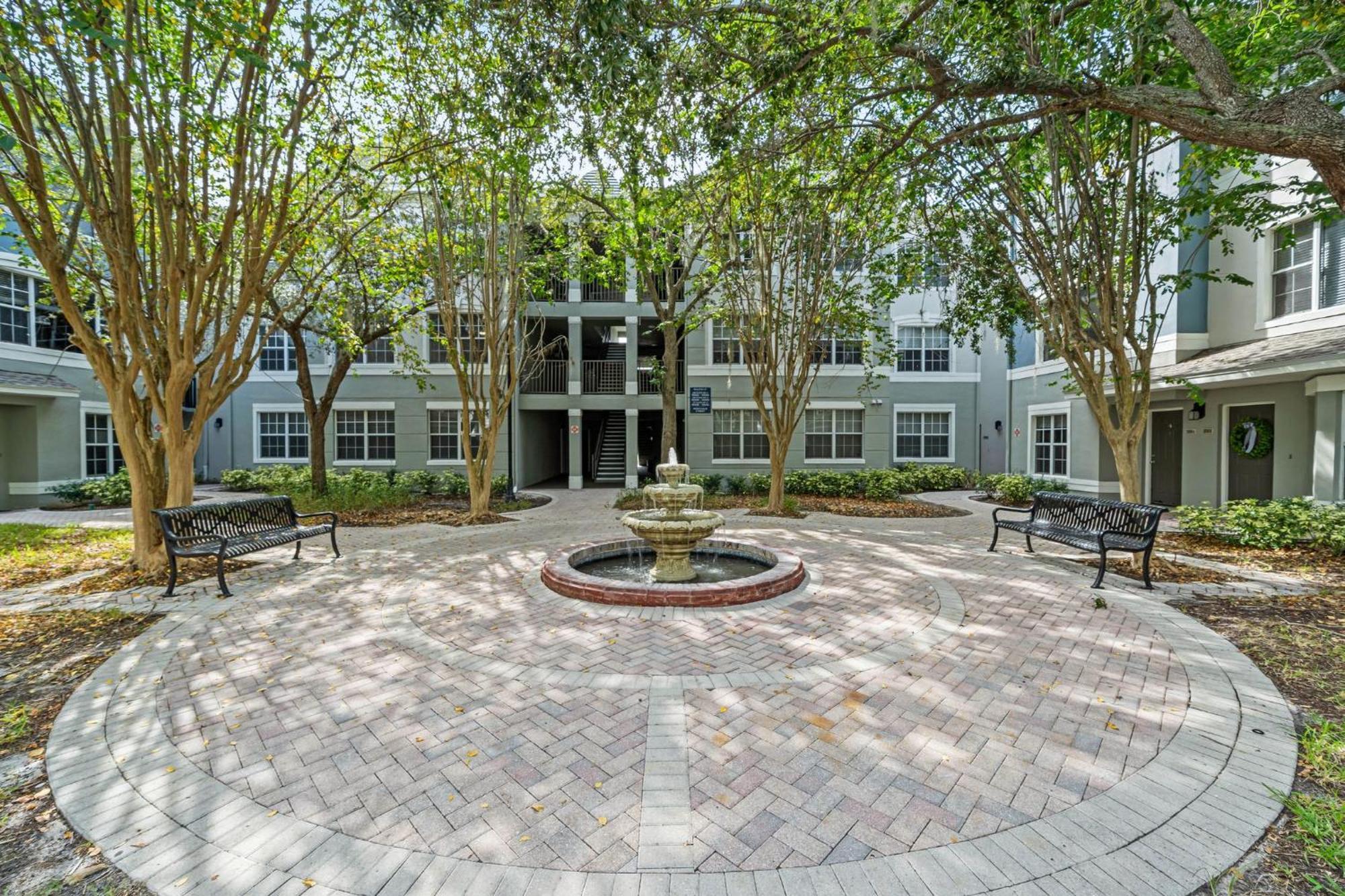 Chic 3br2ba- Minutes To Airport & Westchase #4 Apartment