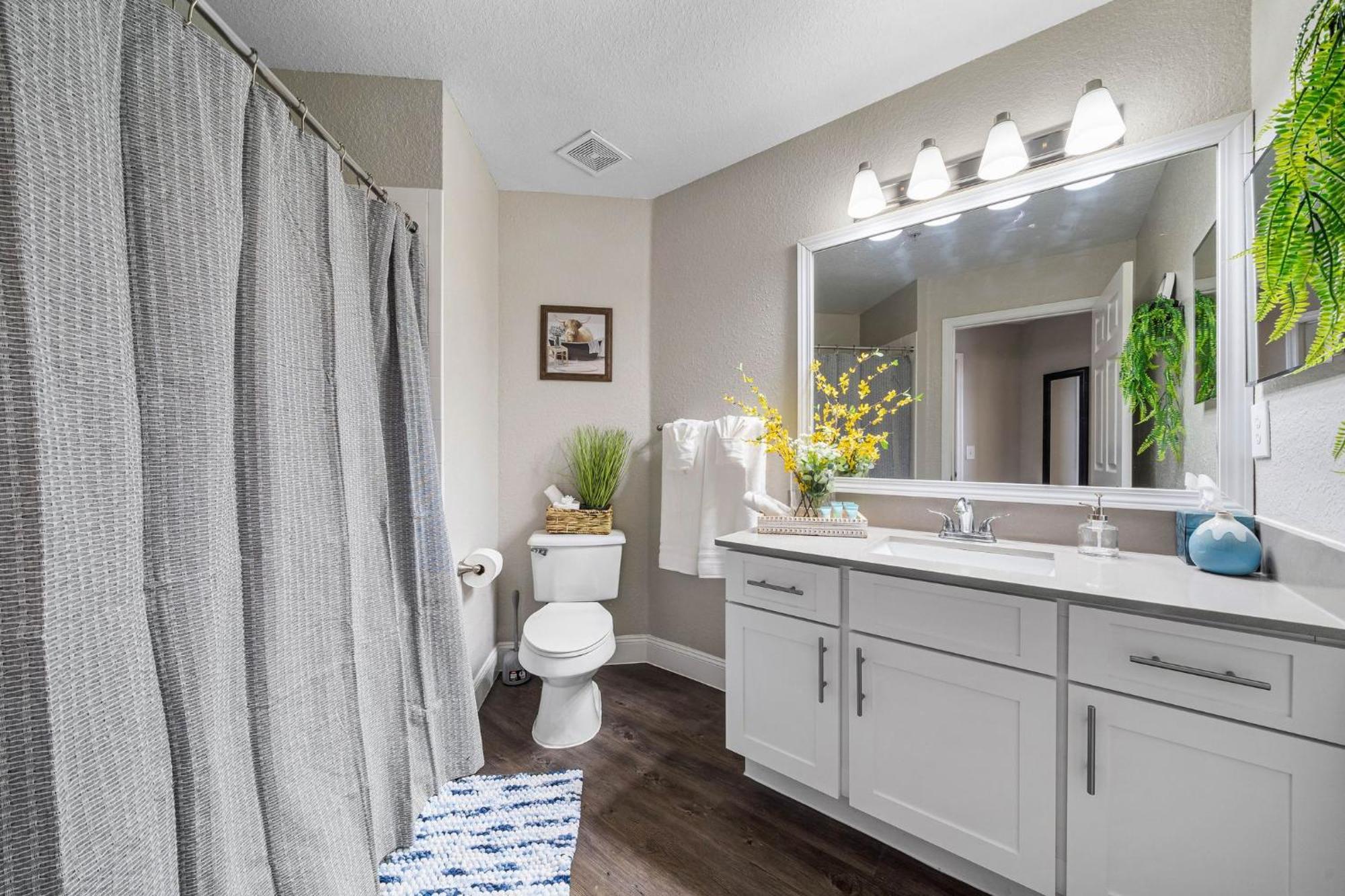 Chic 3br2ba- Minutes To Airport & Westchase #4 Apartment